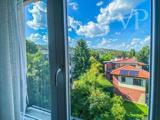 0DE58D4C-8274-4D77-905C-15452038C36B