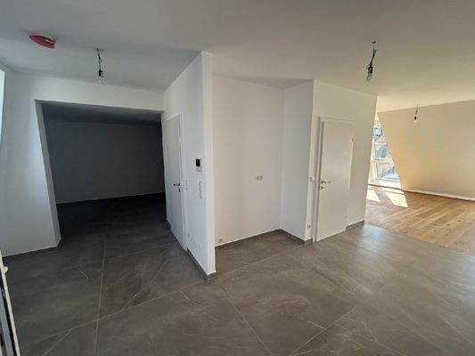 20250820_133657310_i