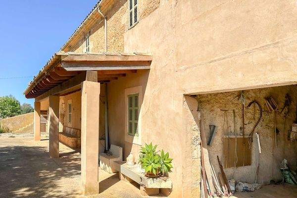 mit ca. 900m² konstruierte Fläche