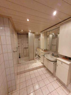 Bad II mit Dusche und WC