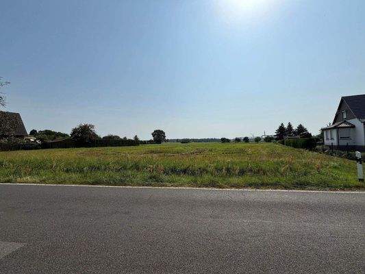 Straßenansicht Grundstück