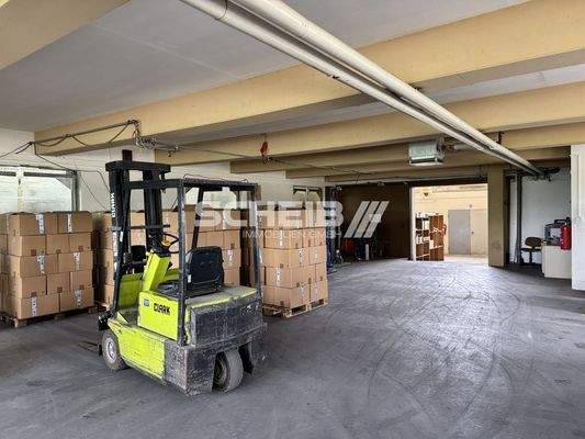 mit Gabelstapler befahrbar