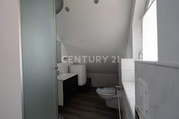 Bad Hobbyraum über Garage