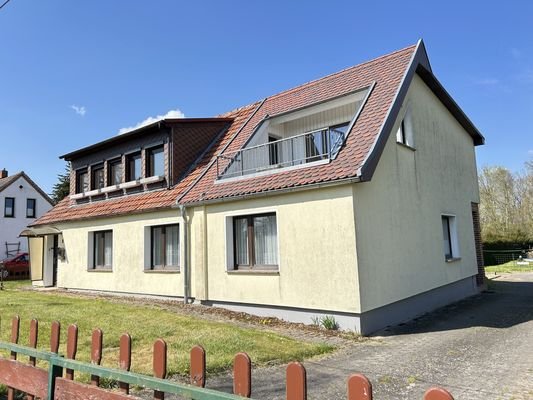seitliche Ansicht des Hauses von rechts