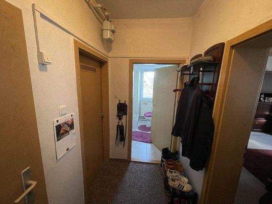 Flur Wohnung 4, Zugänge Küche + Wohnzimmer + Bad