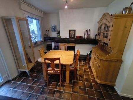 Kaminzimmer mit Essecke