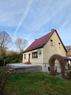 Außenansicht mit Terrasse