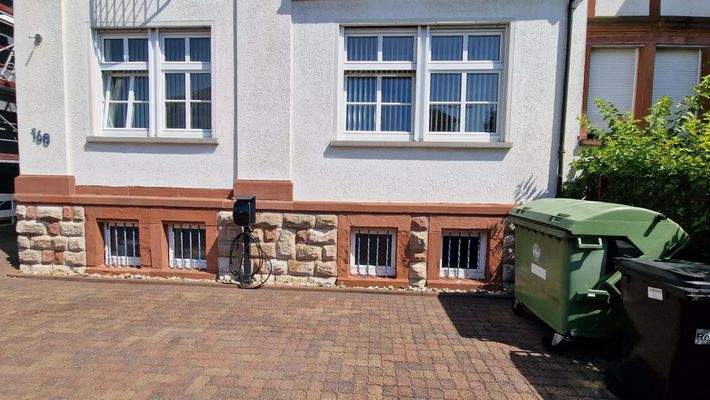 11.)  ...... mit Ladesäule.JPG