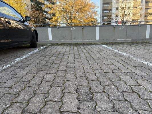 u. dazugehöriger Kfz-Stellplatz