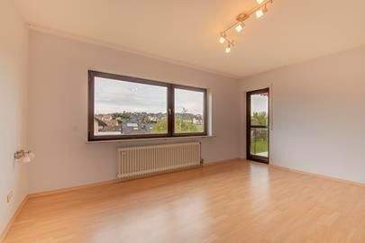 Zimmer 1 mit Balkon OG.jpg