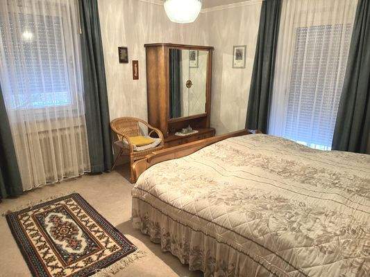 zusätzliches Schlafzimmer mit Terrassenzugang im Erdgeschoss