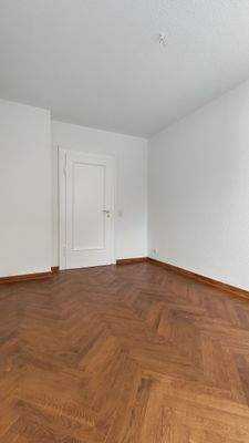 Leeres Zimmer mit Holzboden