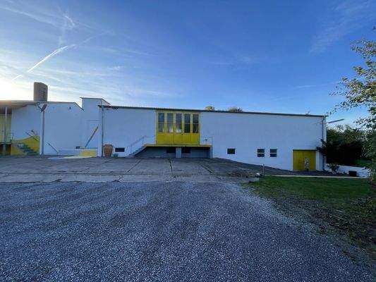 Lagerhalle mit Rampe