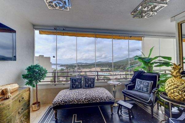 2022_03_11_7076 And8moreN_Y_Interior