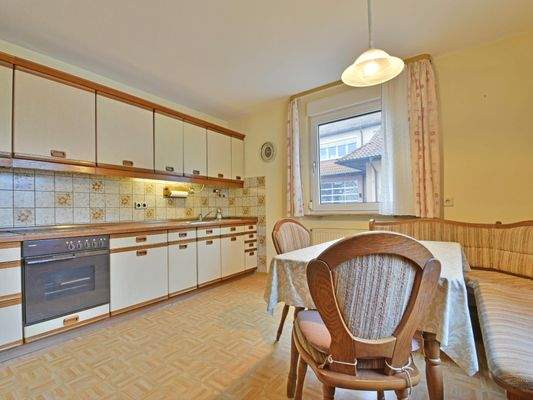 ... in die große Wohnküche...