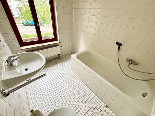 Tageslichtbad mit Badewanne