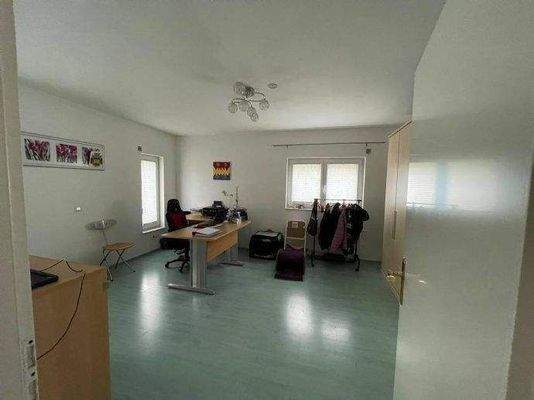 187468425_1074337616726343_144138583484159820_n