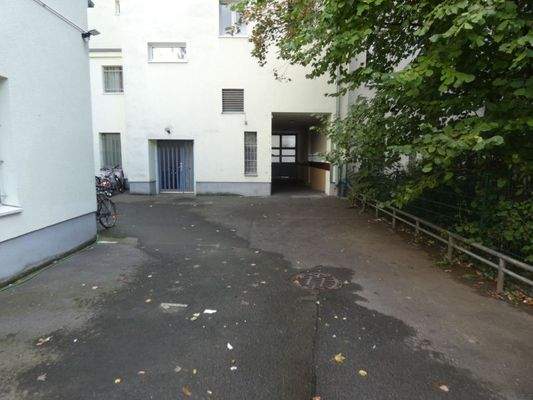 Stellfläche im Innenhof