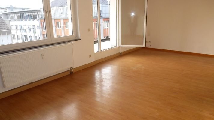  Wohnzi. mit Ausgang Balkon.jpg