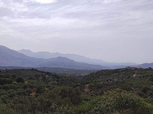 Kreta, Karoti: Grundstück mit Baugenehmigung und atemberaubendem Bergblick zu verkaufen