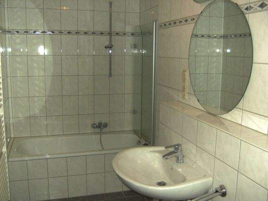 Bad m. Badewanne 2.OG