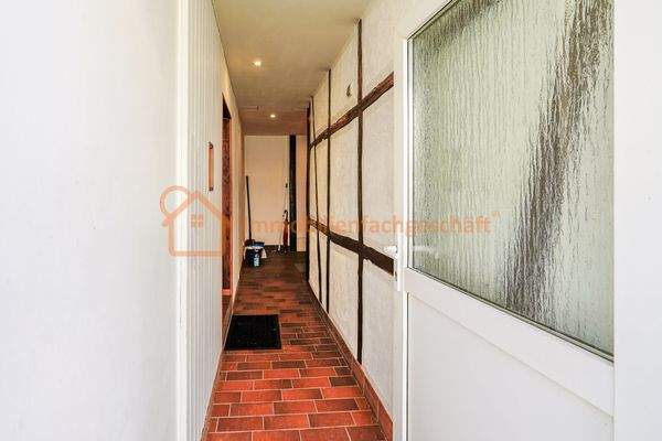 Heller Flur mit Fachwerk