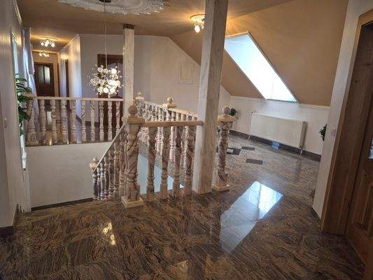 Stiegenaufgang-Vorraum-OG