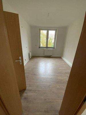 Blick Schlafzimmer in Küche 2