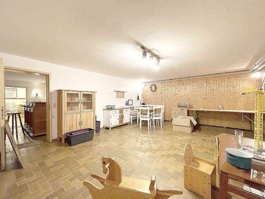 Andere Ansicht des Hobbyraumes im Untergeschoss