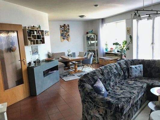 Wohnzimmer Wohnung EG Haus rechts