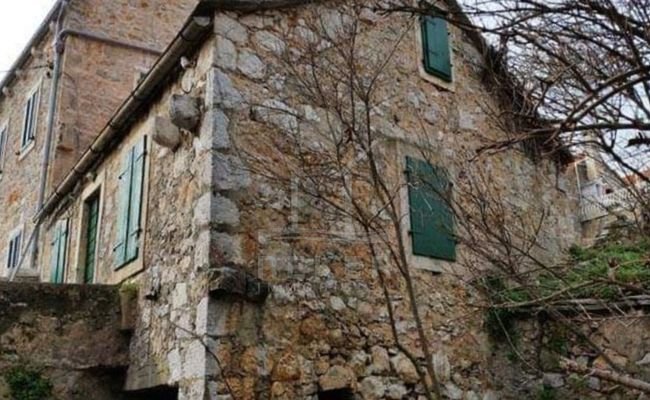 Traditionelles Steinhaus im Herz der Insel Hvar