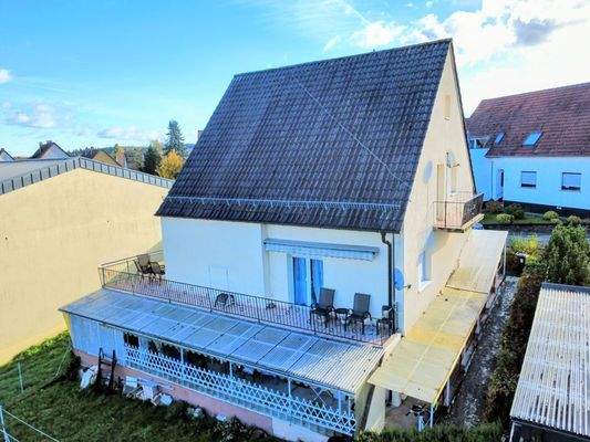 5263 - ZFH mit EinliegerwohnungAnsicht mit Terrasse