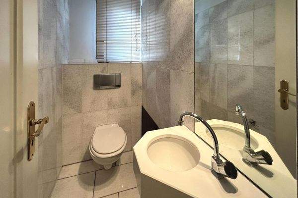 Gewerbeeinheit EG, WC 2