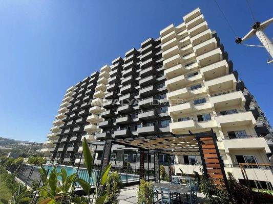 Affordable Flats in a Beachside Complex in Mersin Erdemli