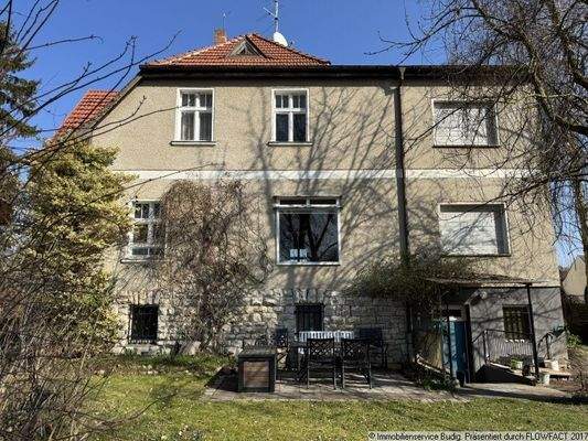 idyllisch gelegene Terrasse an der Hausrückseite