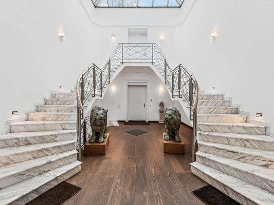 Lichtdurchflutetes Atrium