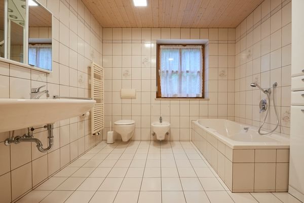 Badezimmer (OG)