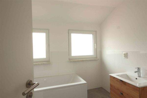 Whg-2-1-OG-rechts-Badezimmer