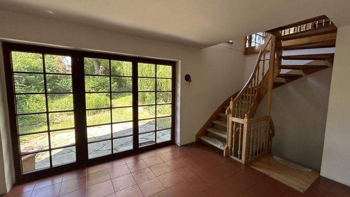 Büroraum und hinterer Zugang