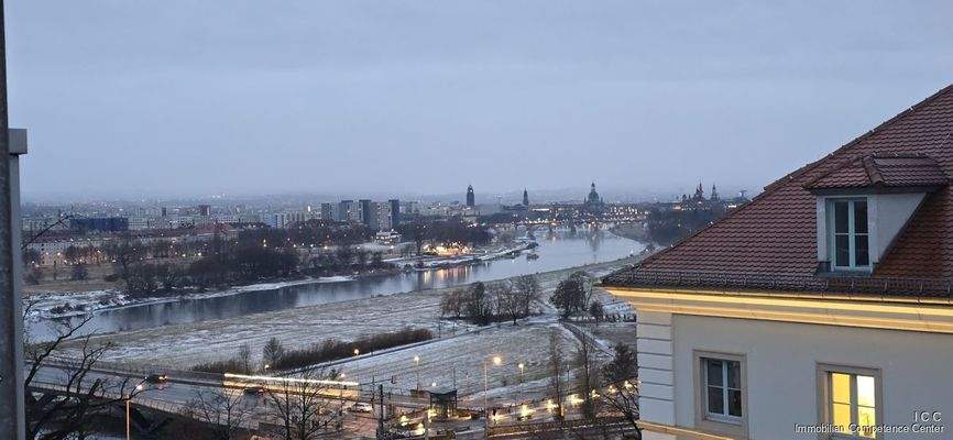 Die Aussicht vom Penthouse auf Dresden
