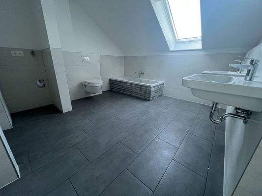 Badezimmer mit Badewanne