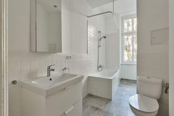 Tagesbelichtetes Wannenbad