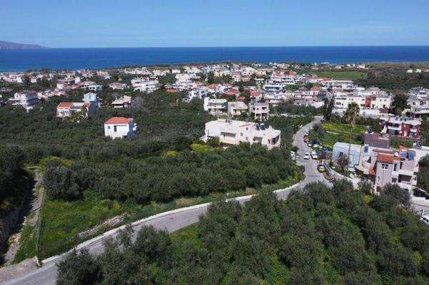 Kreta, Tavronitis: Erstklassiges Grundstück in der Nähe des Strandes zu verkaufen