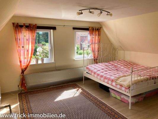 20-Giebelzimmer Vorderseite DG.JPG