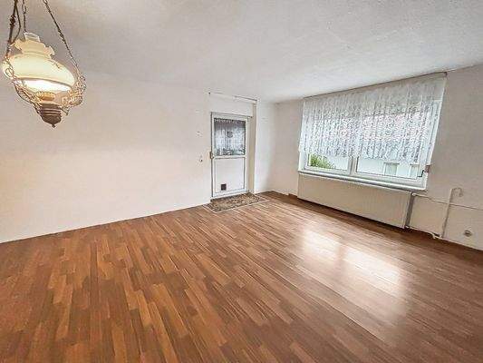 Wohnzimmer im EG an Terrasse