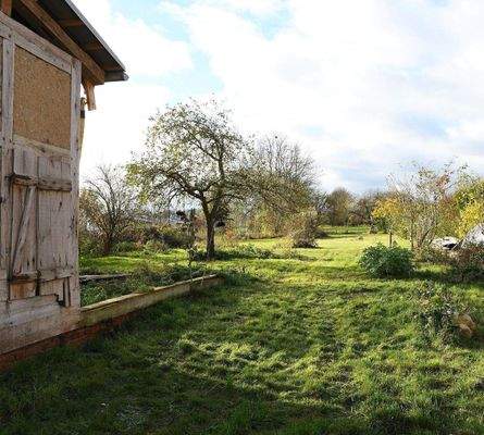 weitläufiger Garten