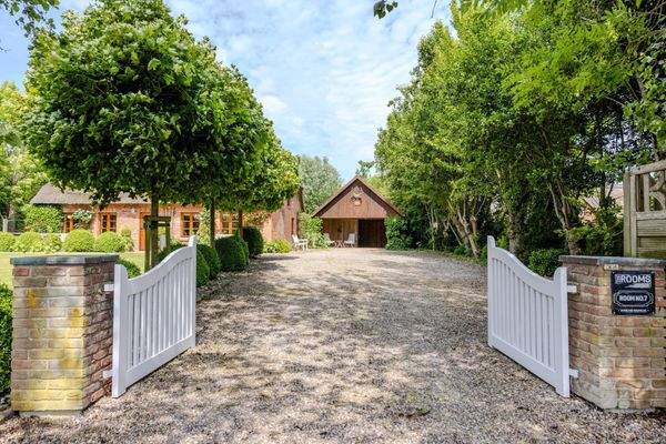 Offenes Tor zum Landhaus