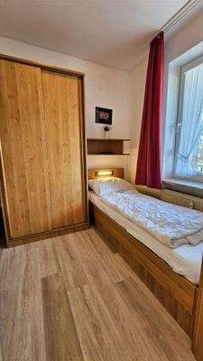 Kleiderschrank im Schlafzimmer