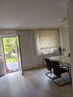 Wohnzimmer mit Essbereich