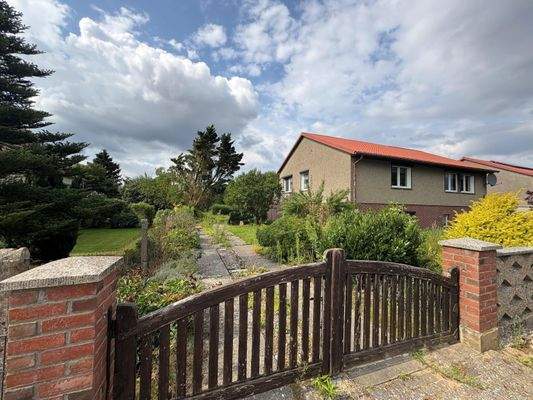 Hausansicht_vorn_TG_Einfahrt